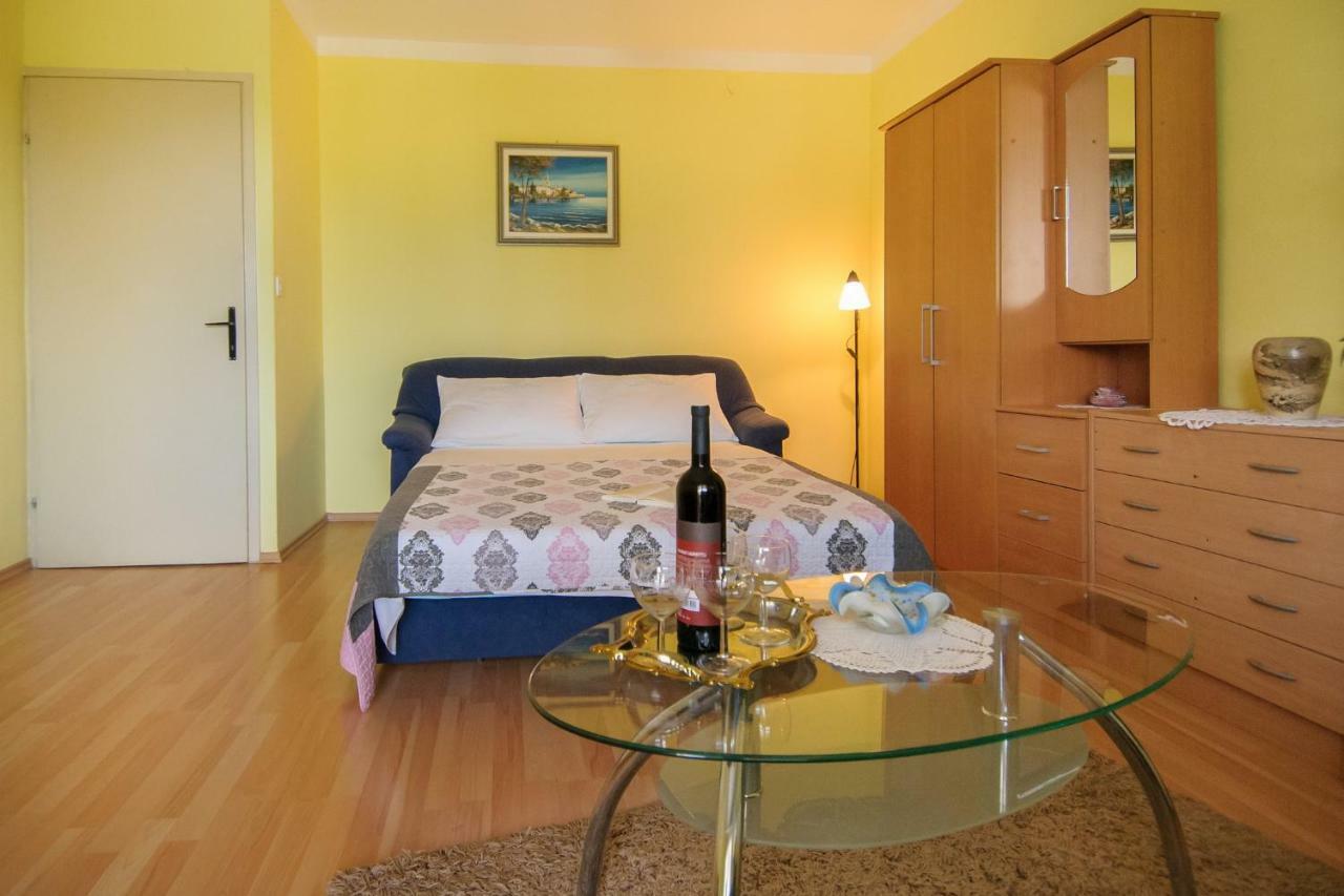 Nives Porec