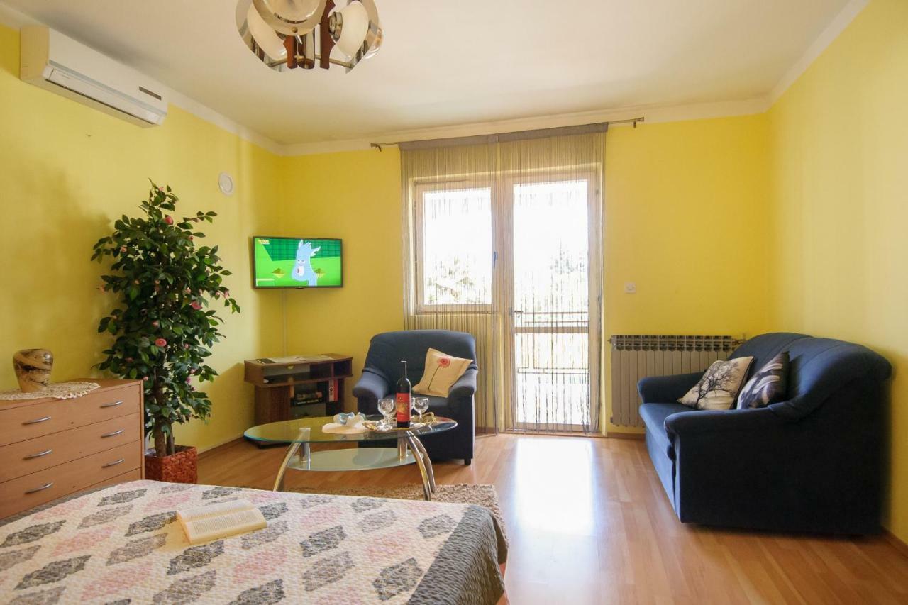 Apartment Nives *