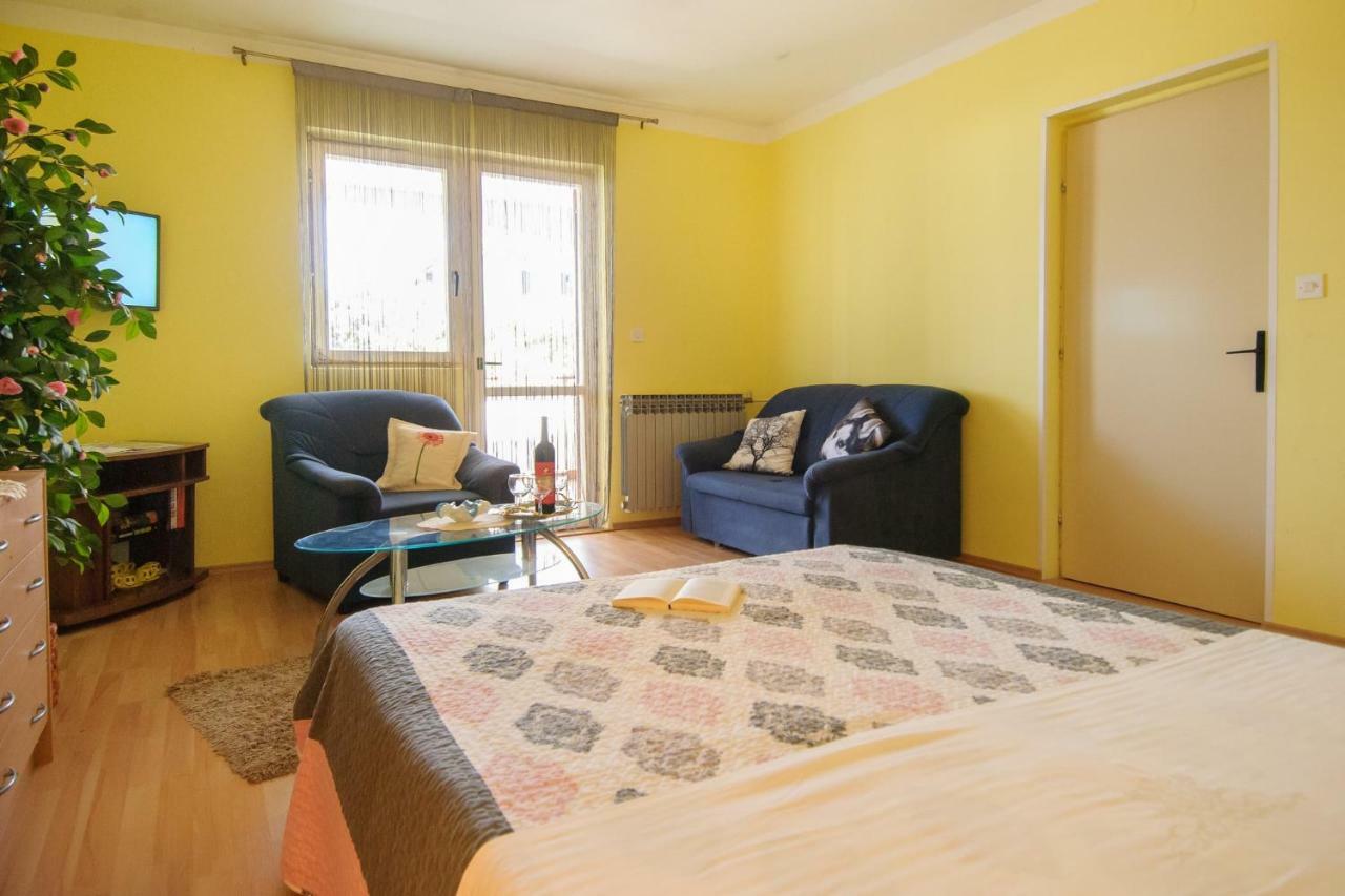 Apartment Nives *